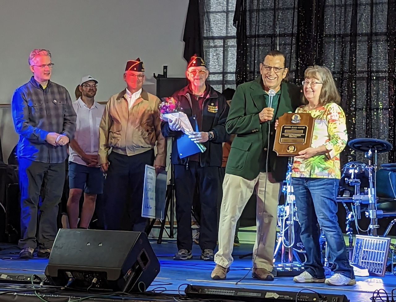 Bonnie Jones receiving Melvin Jones Award 2023